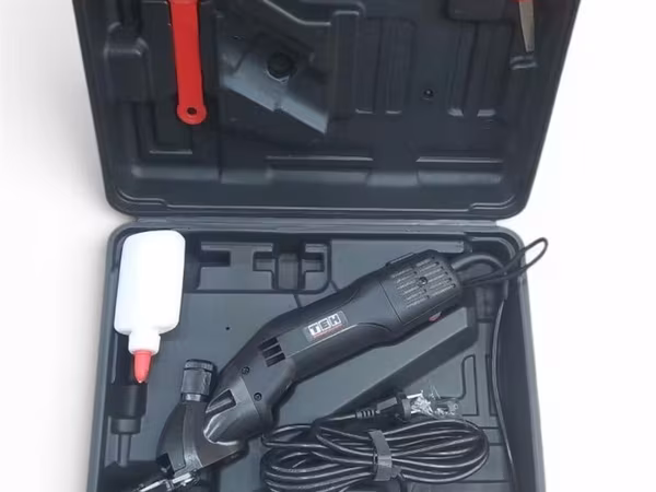 Məhsul №: 8323 Məhsulun adı: TEH TSC806 Tük qırxan maşın – 600W Brend