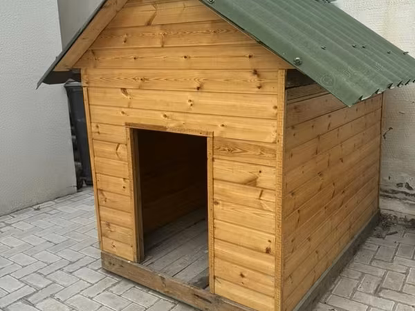 Taxta it evi - Material: təbii ağac panellər, möhkəm karkas - Ölçü