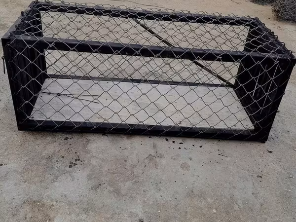 Metalkarkas canlı tələ/qəfəs - Material: qalın divarlı polad profil