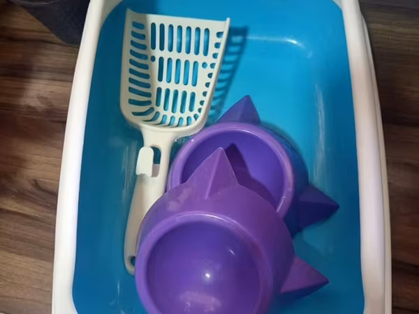 Pişik tualeti dəsti - Material: möhkəm plastik - Daxildir: - Qapalı