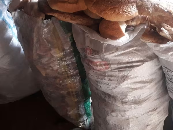 Ineklər ücün quru çörek satilir 30 eded musokda bir ededi 4 manatdan