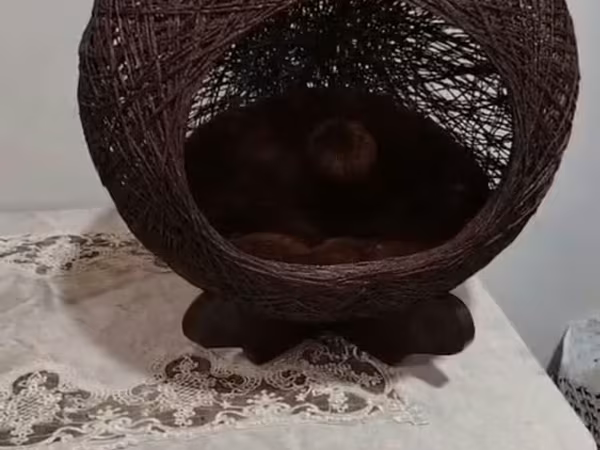 Ev heyvanları üçün dekorativ yuva/evcik - Material: tünd qəhvəyi