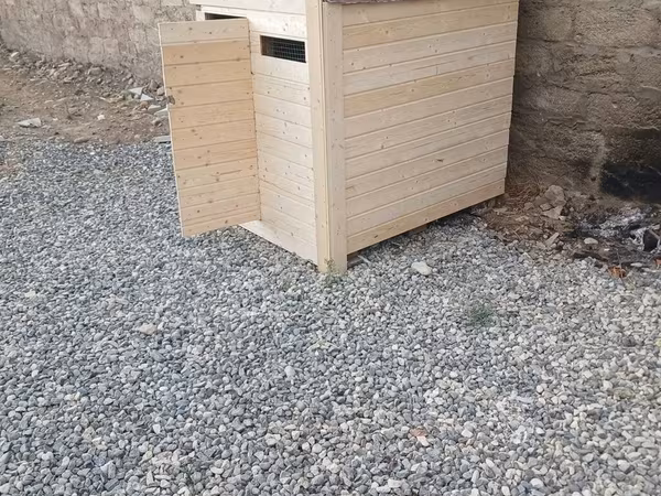 Taxta it evi / quşxana - Material: şam taxtasından yığma, panellər