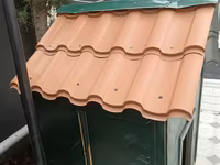 Metaltəbəqə damlı it evi - Material: möhkəm taxta karkas, üstü yaşıl — Foto 1