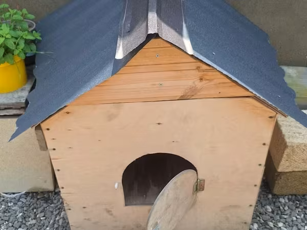 Taxta it evi / heyvan üçün açıq hava evi - Material: qalın faner və