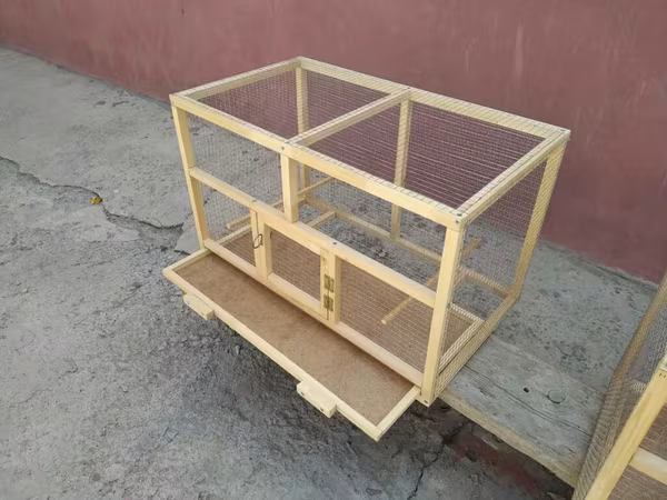 Təzə yığılmış böyük ölçülerde qəfəsler altı setka üstü sürmeli ve