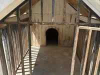 Böyük ölçülü it evi və açıq volyer - Karkas: qalın taxta — фото 2