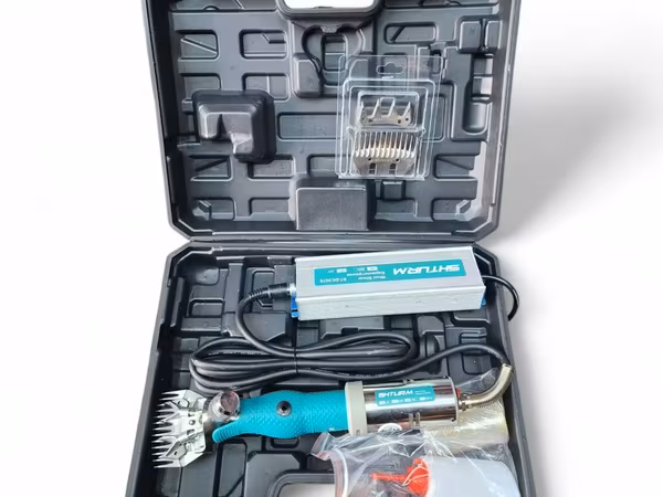 №: 8313 Məhsulun adı: Qoyunlar üçün tük qırxan maşın Shturm 1000W