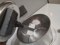 Pişik üçün paslanmayan su qabı. 2 litrlik. üstündə 20 ədəd filtrdən — 照片 2
