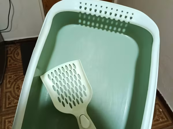 Məhsul: Qapalı tipli pişik tualeti + kürəcik Təsvir: - İki hissəli