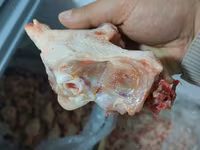 Hər kəsə salam satişda itler űçűn yemlər var farş 0.30 qəpik. bud — Foto 2