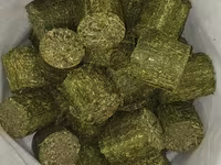 Distribuim furaj granulat,brichet de lucerna si nisip tratat pentru chinchilla (шиншила,sinsila) — الصورة 1