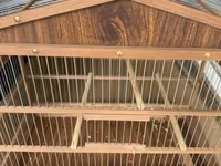 Taxta dizaynlı quş qəfəsi - Material: Taxta karkas və metal şəbəkə — الصورة 1