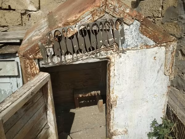 Metallik it evi / Küçük heyvan üçün qapalı yuva qusxana - Material