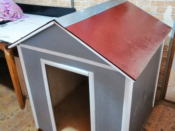 İt evi – taxta karkaslı, ikitərəfli maili damlı. Xüsusiyyətlər: -