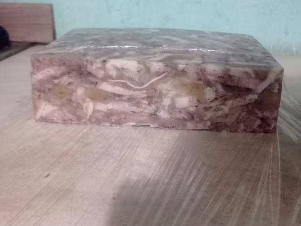 В продаже есть салтисон в лотках под пирсом и в желудке очень вкусный