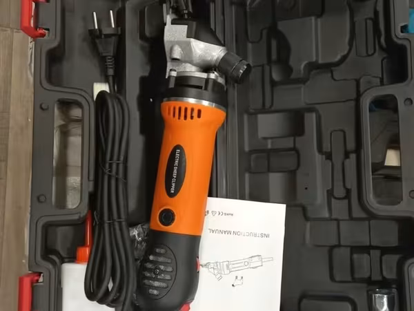 Elektrik qoyun/qırxım maşını – tam dəst Məhsul təsviri: - Güclü