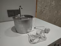 Pişik üçün paslanmayan su qabı. 2 litrlik. üstündə 20 ədəd filtrdən — 照片 1