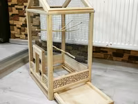 Taxta quş qəfəsi (dekorativ ev formasında) - Material: təbii ağac — الصورة 4