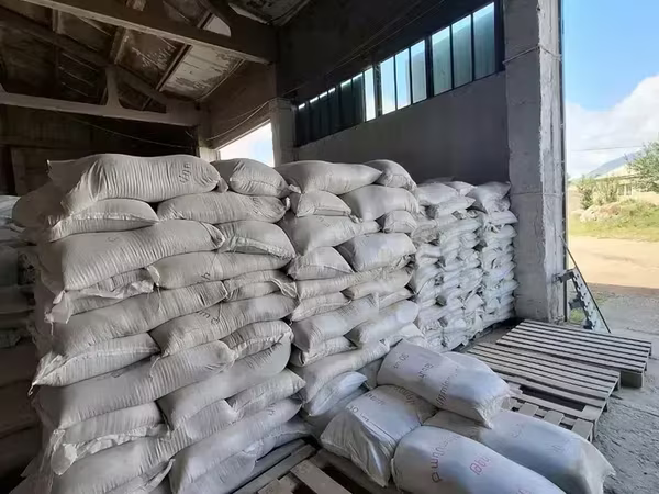 Անասնակերեր` գարի, ցորեն, եգիպտացորեն, թեփ և այլն