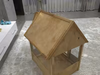 Taxta qəfəs/volyer – dekorativ ev şəklində - Material: təbii taxta — الصورة 3